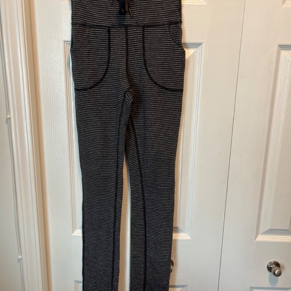 Lululemon size 4 leggings - Picture 3 of 11